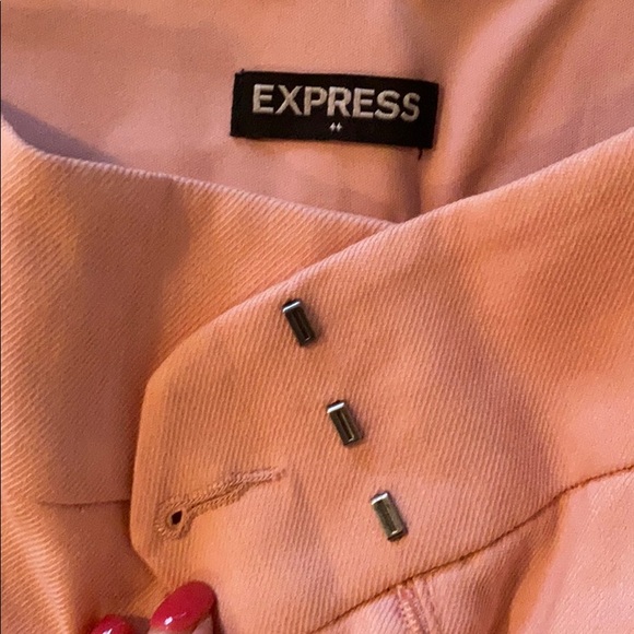 Express light salmon/peach shorts - Picture 3 of 3